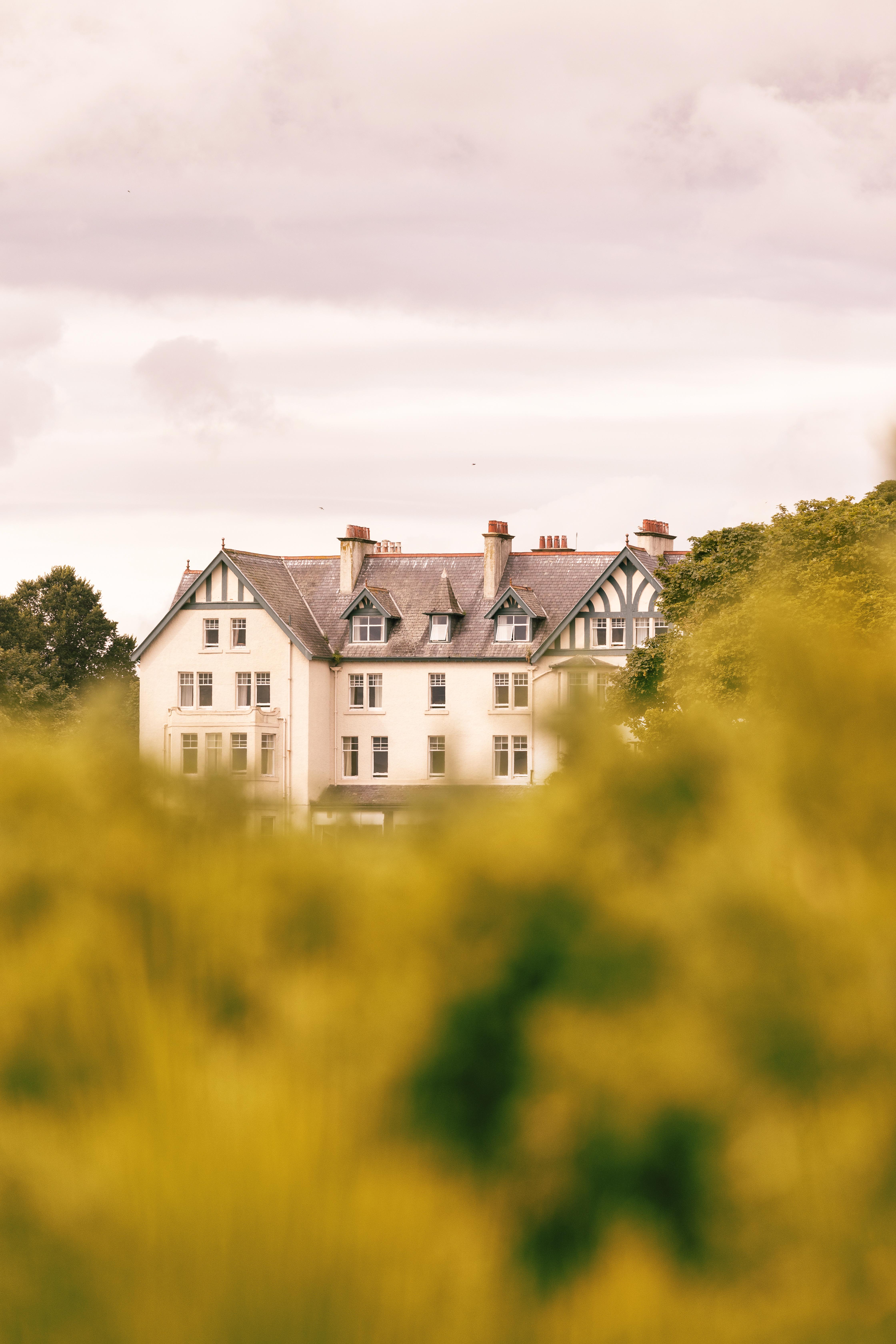 ホテル Dornoch Station エクステリア 写真 The former St. Mary's Hospital, now the St. Mary's Hospice