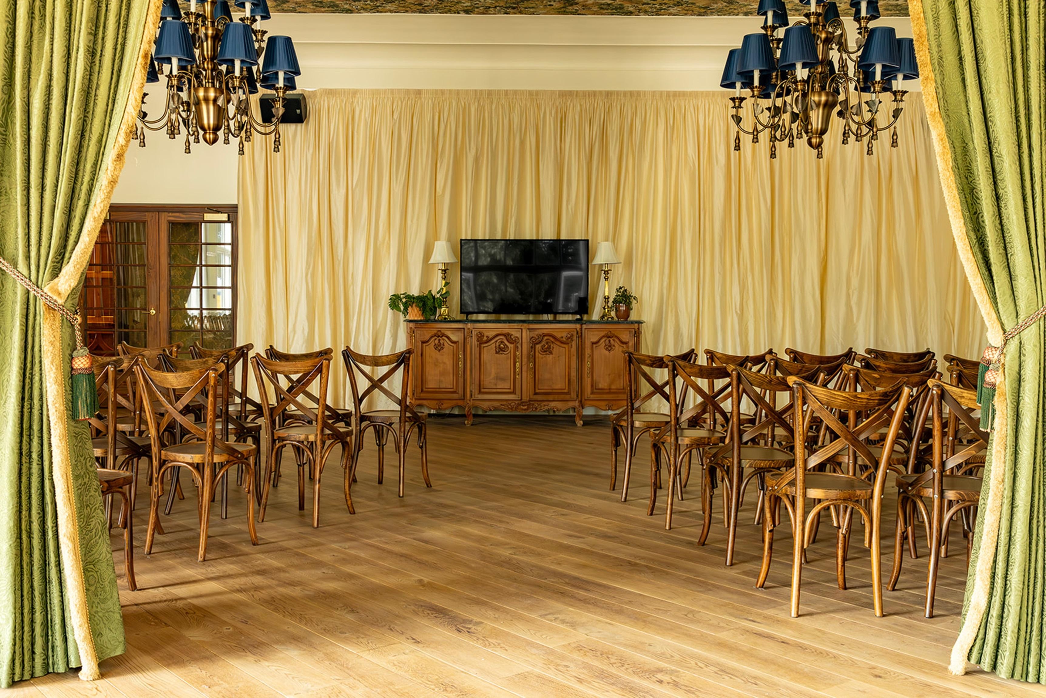 ホテル Dornoch Station エクステリア 写真 The interior of the conference centre