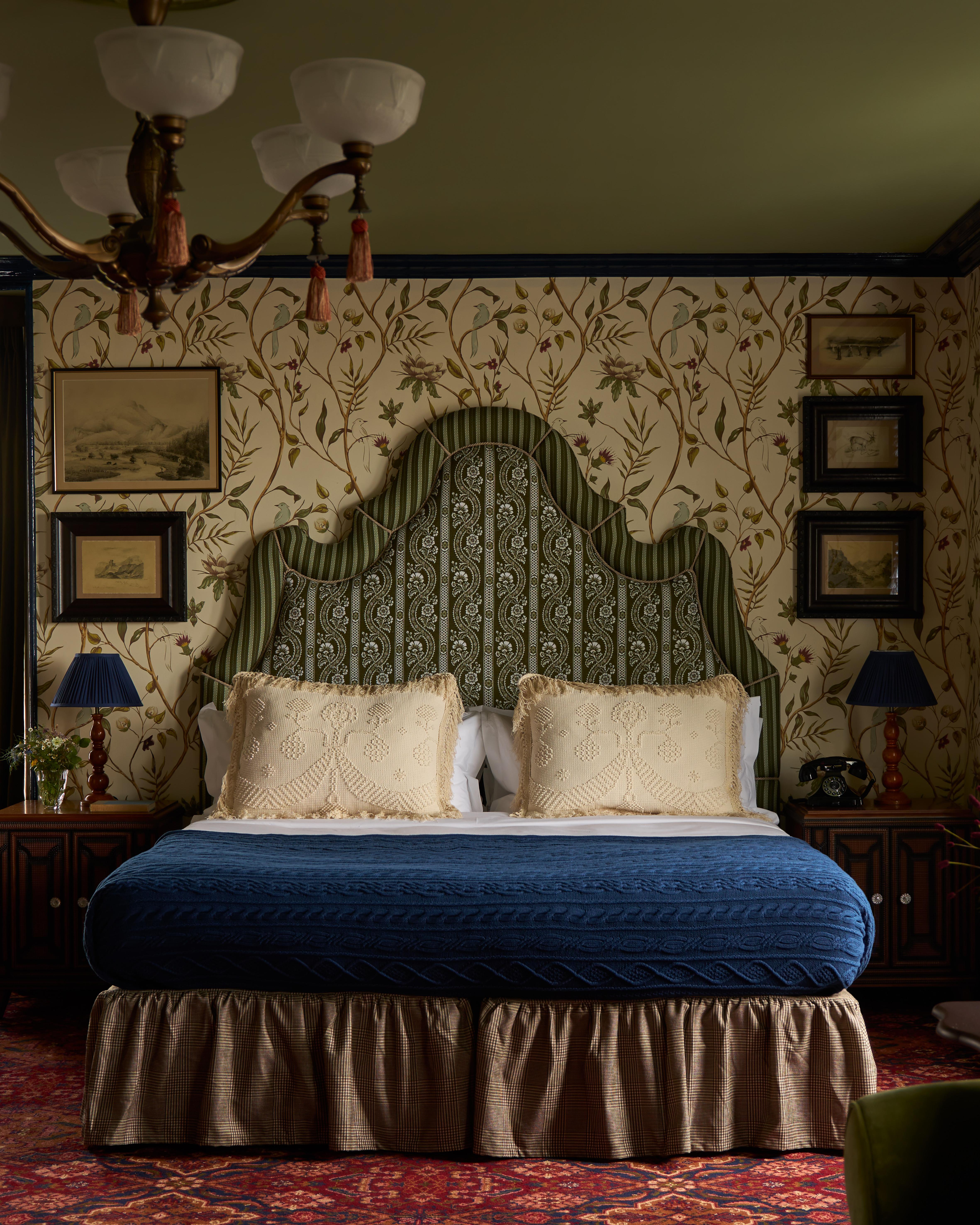 ホテル Dornoch Station エクステリア 写真 The bedroom at The Mitre Hotel